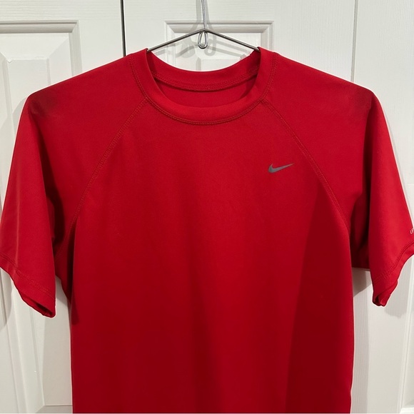 Nike Dri-Fit Shirt Activewear - Picture 2 of 8